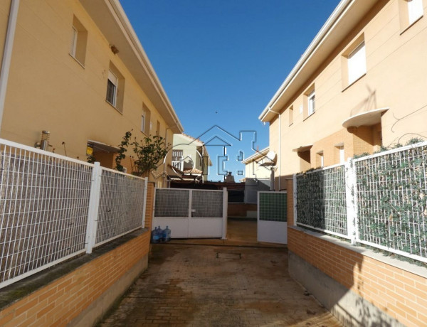 Chalet adosado en venta en agustin rodriguez sahagun