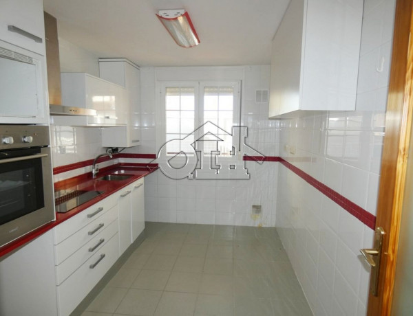 Chalet adosado en venta en agustin rodriguez sahagun