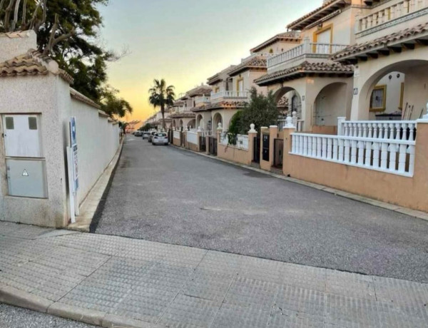 Chalet adosado en venta en Lomas de cabo roig