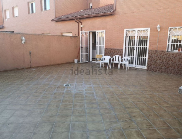 Chalet adosado en venta en calle Segovia, 46