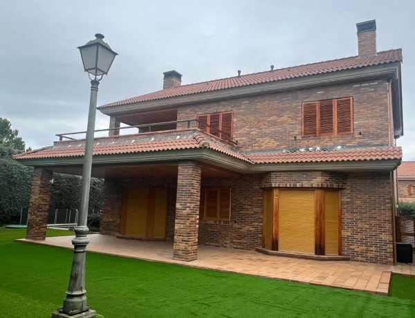 Casa o chalet independiente en venta en calle Abedul, 5