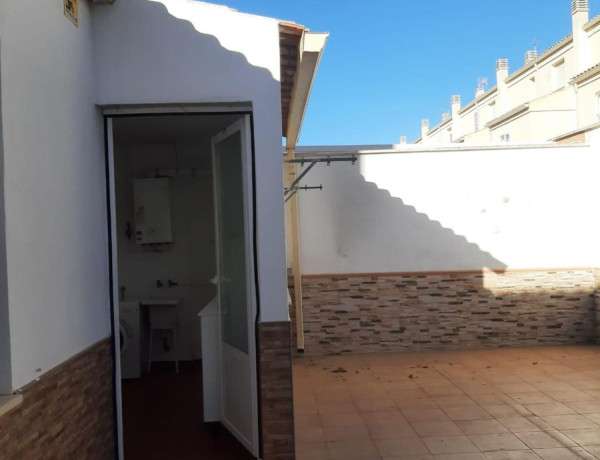 Chalet adosado en venta en La Gineta