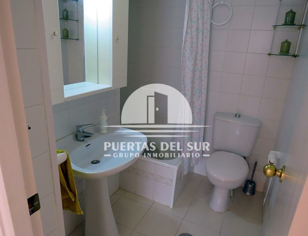 Piso en venta en calle Lora del Río, 2