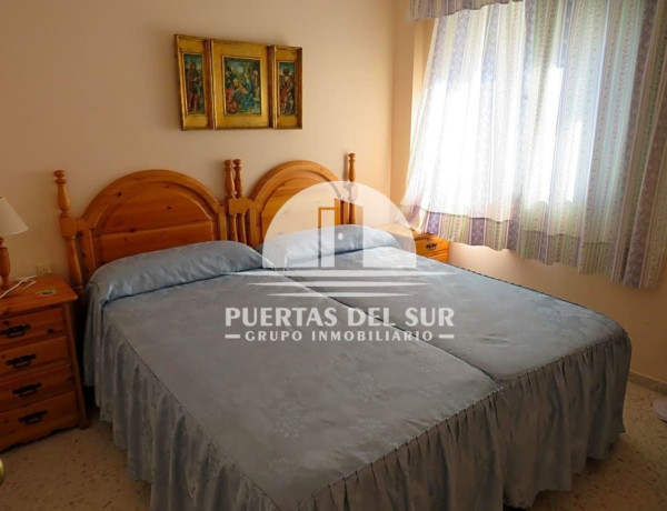 Piso en venta en calle Lora del Río, 2