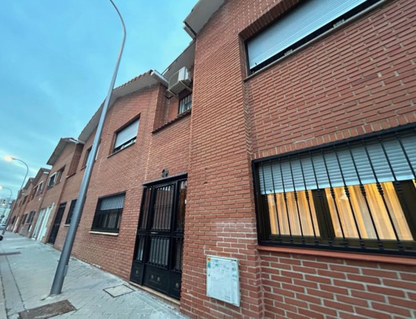 Chalet adosado en venta en calle de Rodrigo de Arana