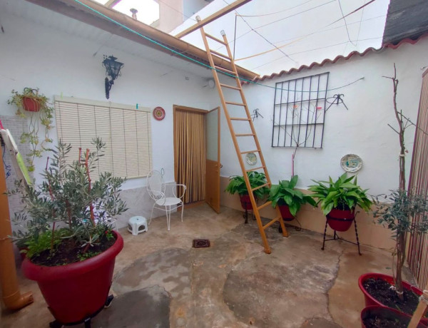 Chalet pareado en venta en calle del Seis de Junio