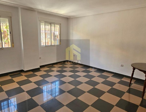 Piso en venta en calle Irlanda, 2