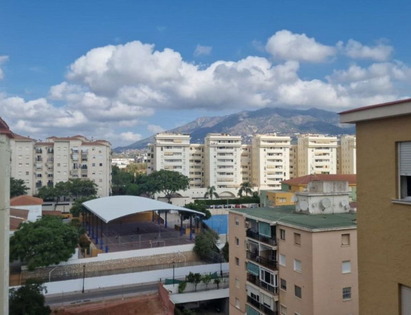 Piso en venta en calle Virgen del Rocío, 2