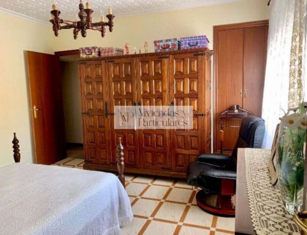 Chalet adosado en venta en calle Navarra