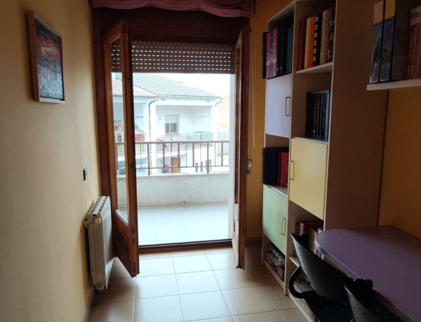 Chalet adosado en venta en calle Seva, 41