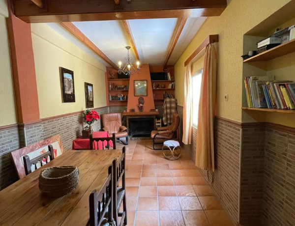 Chalet adosado en venta en calle San Luis, 27