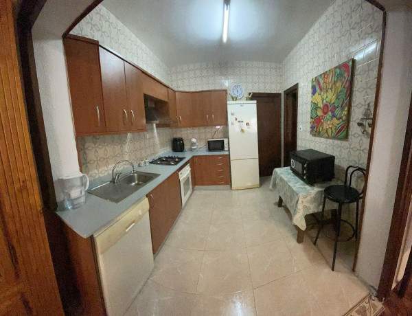 Chalet adosado en venta en calle San Luis, 27