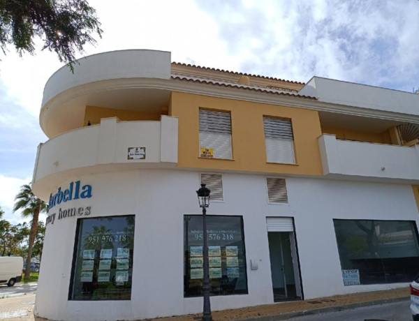 Garaje en venta en avenida Las Palmeras, 3