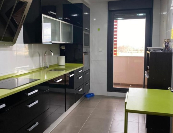 Piso en venta en calle María Aperregui Educadora