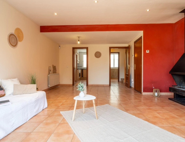 Chalet adosado en venta en calle empuries