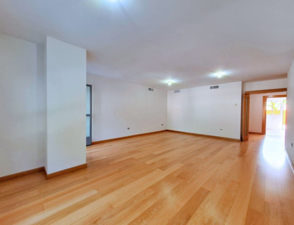 Piso en venta en avenida Reina Victoria Eugenia