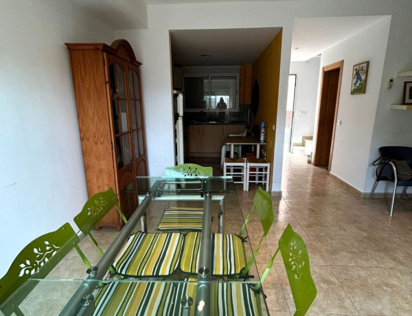 Chalet adosado en venta en Entre las calles Avenida Beasco Ibanes