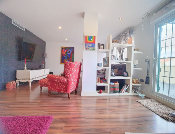 Chalet adosado en venta en calle Rocío Jurado