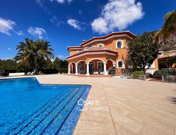 Villa de Lujo en Jávea, en la Prestigiosa Urbanización de la Ermita