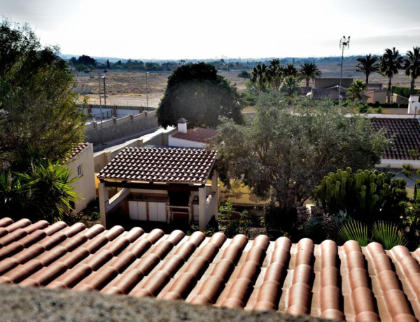 Chalet con vistas panorámicas del litoral Alicantino.