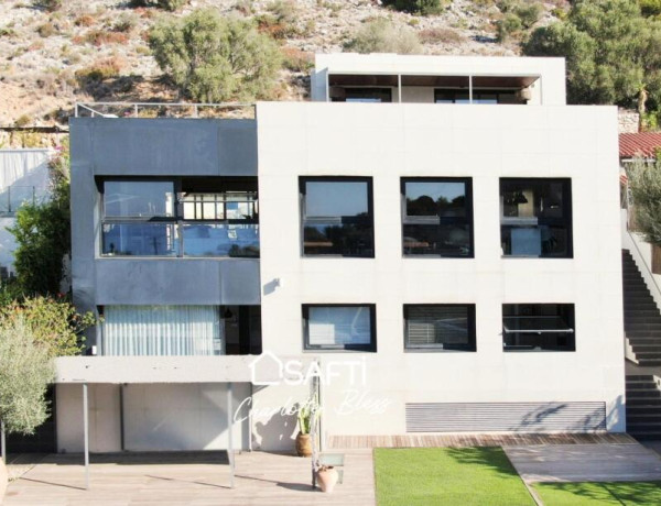 Casa de diseño con espectaculares vistas al Mediterráneo