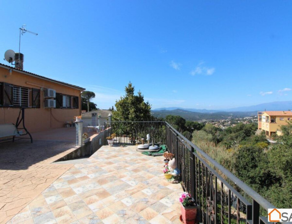 CASA CON PISCINA Y 3 DORMITORIOS GARAJE