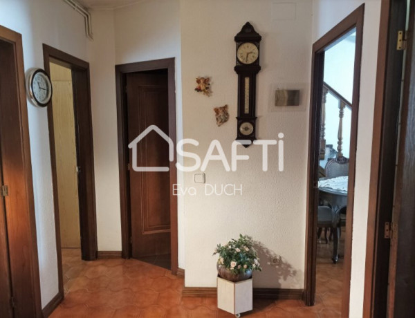 !Vive en Salt! Amplia casa con jardín y 7 habitaciones en venta