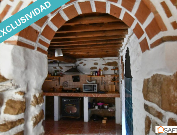 Se vende casa de piedra en uno de los pueblos más bonitos de la Sierra de Gata.