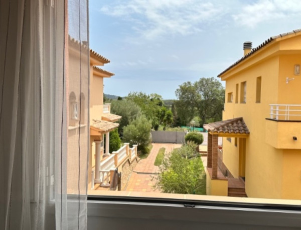 House-Villa For sell in Mont Ras in Girona 