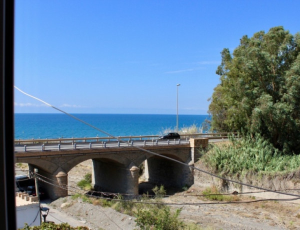 Solar urbanizable y casa con jardin a 2 minutos del mar, con vistas mar y montaña *No cobramos comisión al comprador