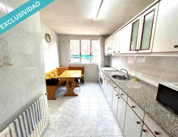 AMPLIO CHALET ADOSADO EN EL BARRIO DE LA SAL EN VENTA