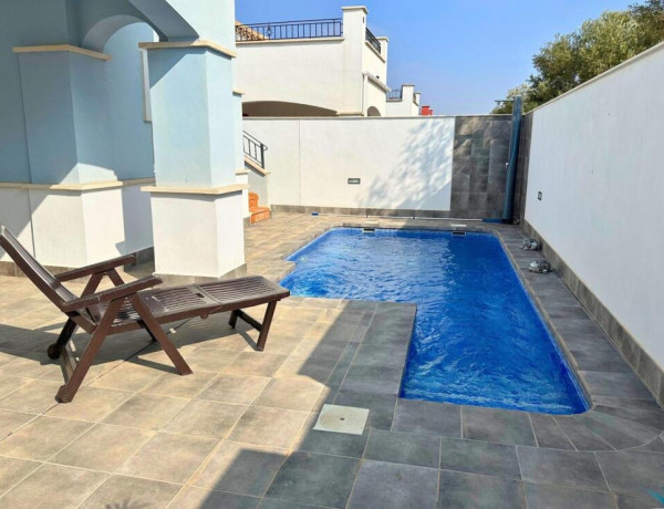 Vivienda independiente con piscina privada.