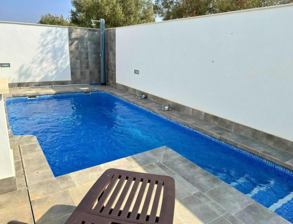 Vivienda independiente con piscina privada.