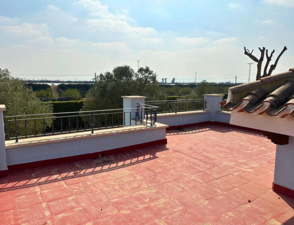 Vivienda independiente con piscina privada.