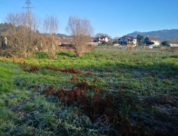 Finca urbana en venta en As Cavadas