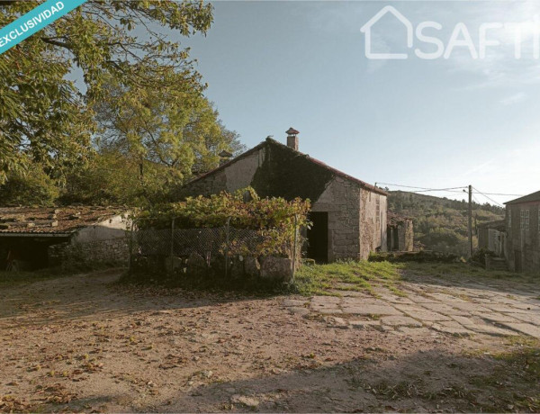 ENCANTADORA CASA RURAL SOBRE LA LADERA DEL MONTE FARO