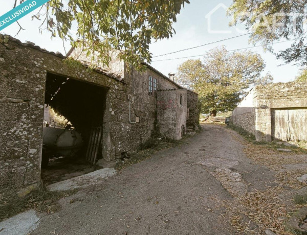 ENCANTADORA CASA RURAL SOBRE LA LADERA DEL MONTE FARO