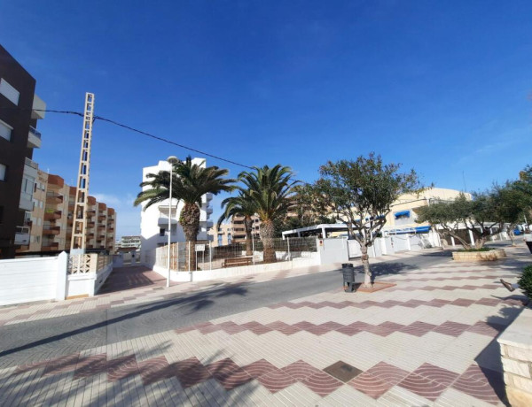 Apartamento en primera línea de la galardonada playa de Canet d´en Berenguer.