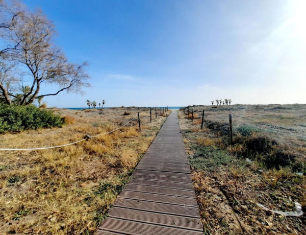 Apartamento en primera línea de la galardonada playa de Canet d´en Berenguer.