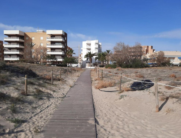Apartamento en primera línea de la galardonada playa de Canet d´en Berenguer.