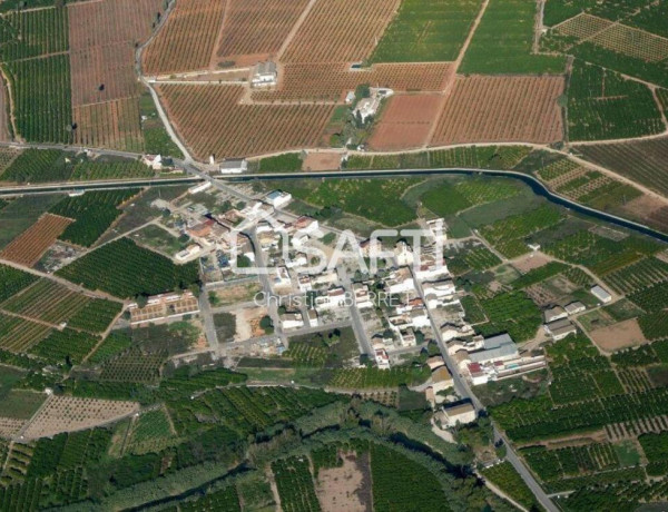 Casa de pueblo, ubicada en el corazón del campo.