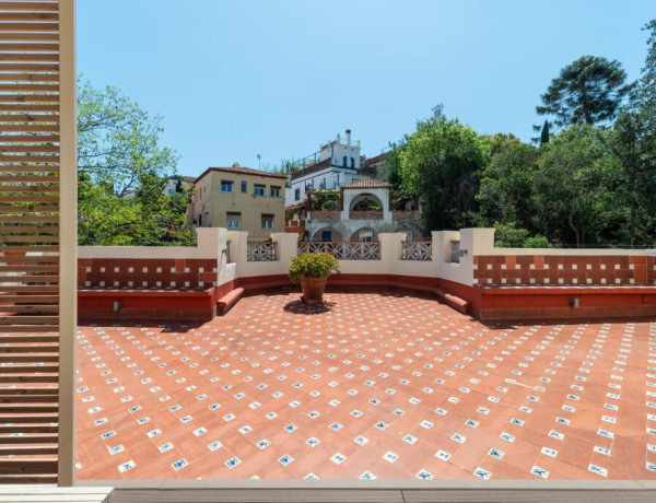 Espectacular casa unifamiliar de 3 plantas, totalmente a estrenar, con ascensor, terrazas, garaje y los mejores acabados.