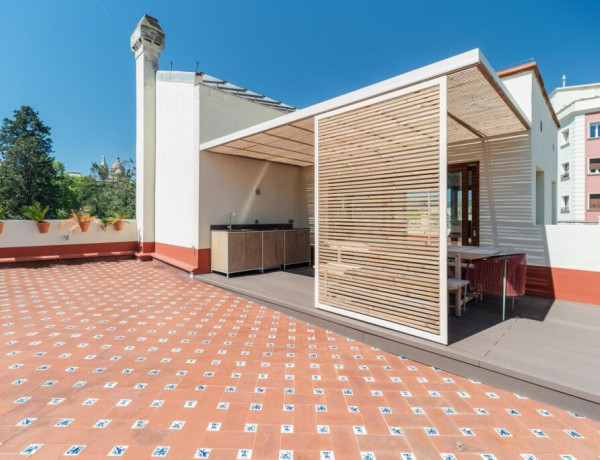 Espectacular casa unifamiliar de 3 plantas, totalmente a estrenar, con ascensor, terrazas, garaje y los mejores acabados.