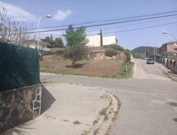 Terreno llano esquinero a 30min de Barcelona.