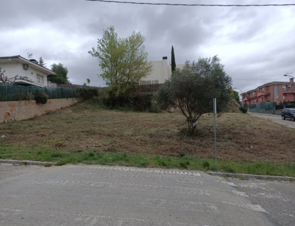 Terreno llano esquinero a 30min de Barcelona.