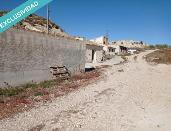 Finca rustica con varias casas en una ubicación muy singular a orillas del Rio Segura