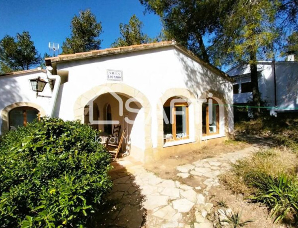 Preciosa casa en una sola planta y con piscina!!!