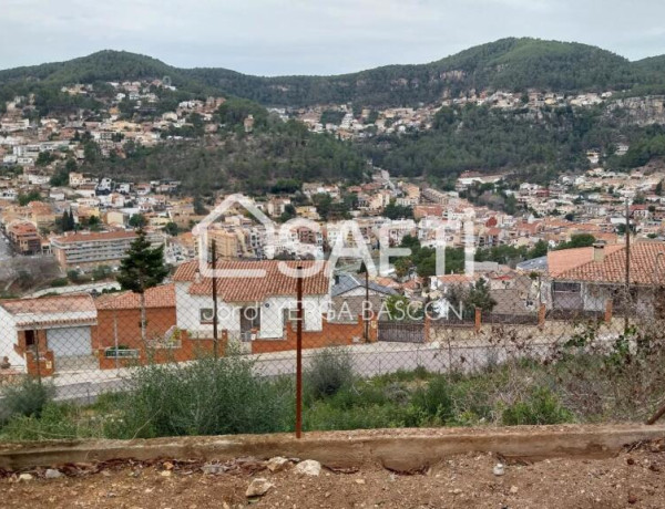 Casa unifamiliar con terreno muy próxima al pueblo