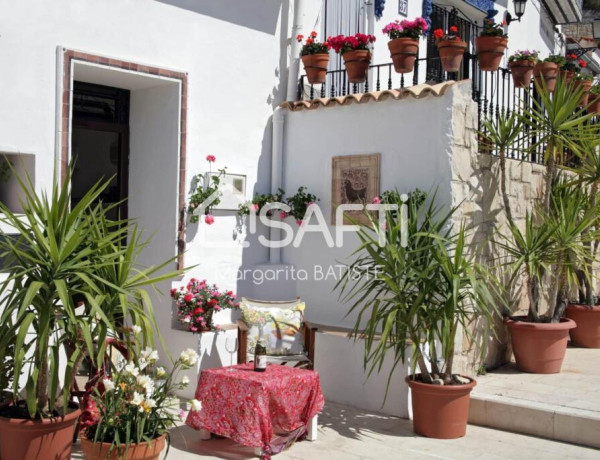 Villa con licencia turística compuestas con 2 viviendas independientes en el Casco Antiguo-Santa Cruz.