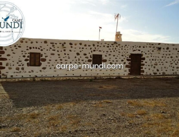 Carpe Mundi Inmobiliaria - Una Joya en Fuerteventura: Casa de Campo en La Matilla